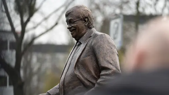 Eine Statue des 2019 ermordeten CDU-Politikers Walter Lübcke
