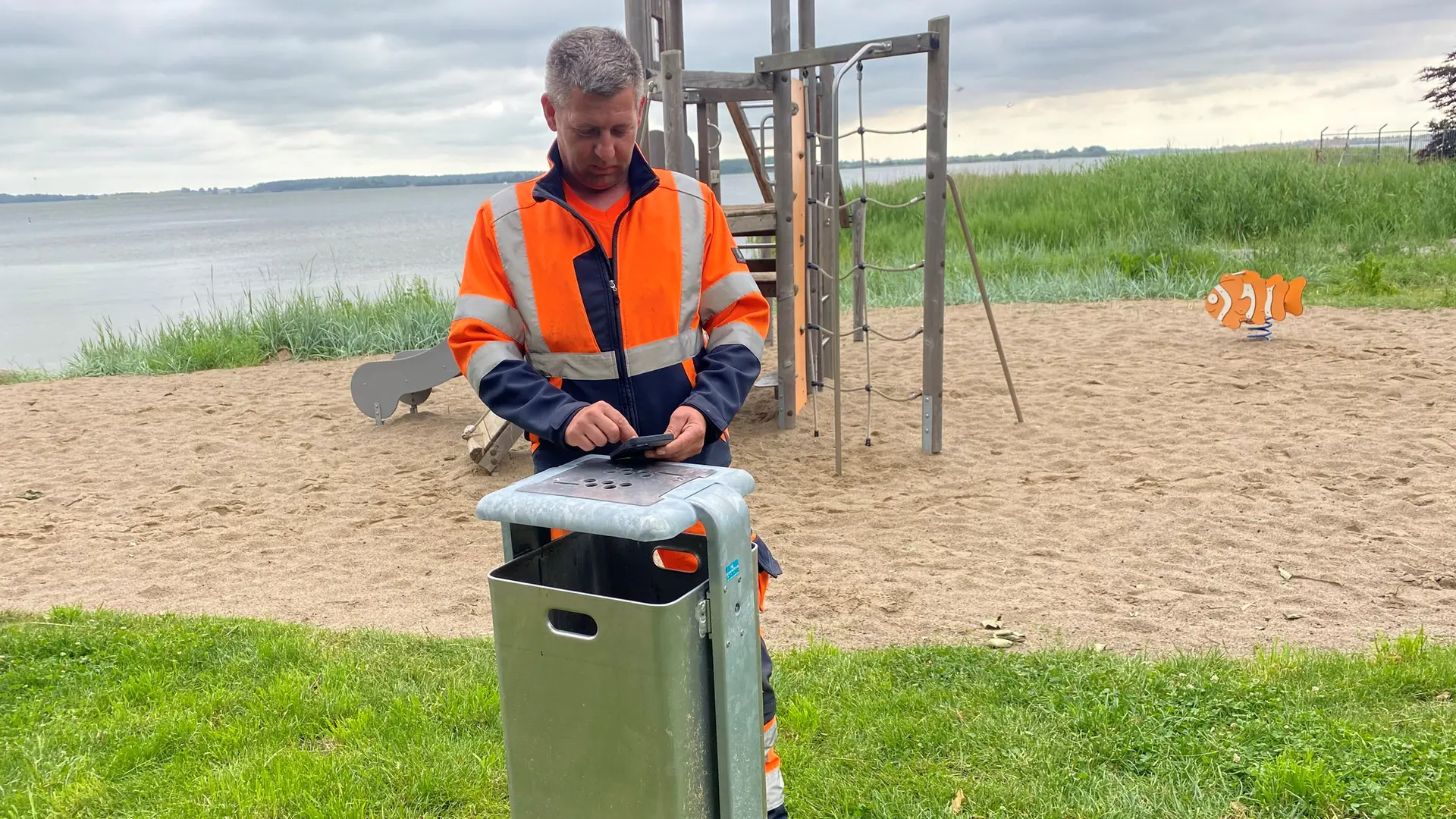Stralsund Revolutioniert die Müllabfuhr: Intelligente Sensoren für Saubere Straßen!