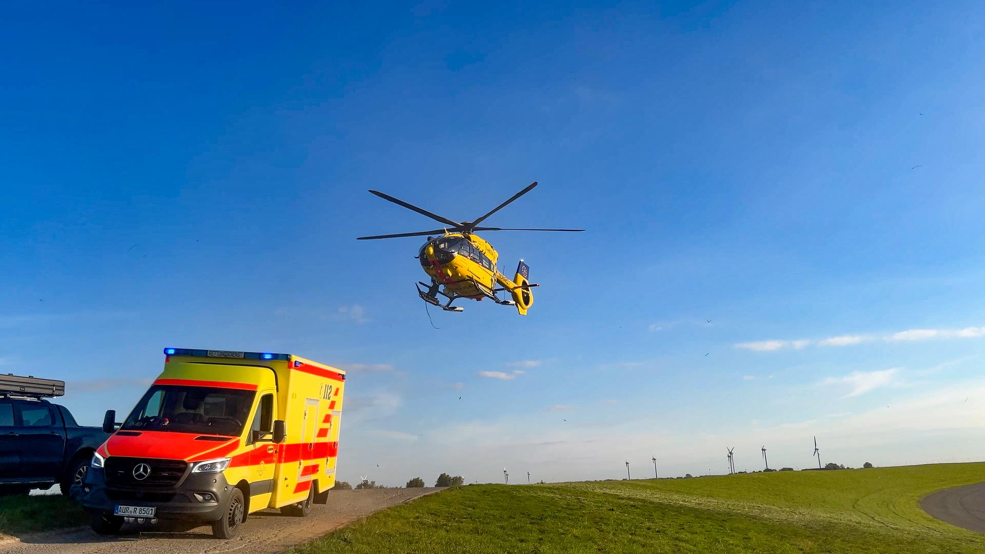 Ein Rettungshubschrauber bei einem Einsatz | Feuerwehr Krummhörn