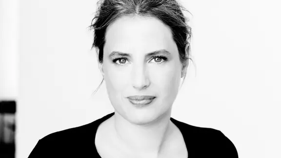 Η κριτικός λογοτεχνίας Insa Wilke ήταν επί μακρόν μέλος της κριτικής επιτροπής για το βραβείο Ingeborg Bachmann και πρόεδρος της κριτικής επιτροπής μέχρι το 2023. | Ματίας Μπόθορ Πορτρέτο της κριτικού λογοτεχνίας και παρουσιάστριας Insa Wilke