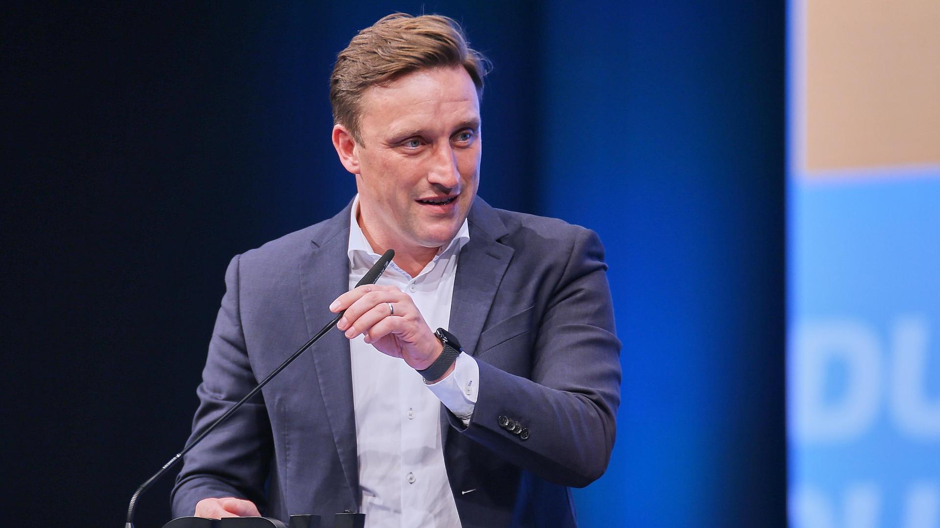 Niedersachsens CDU-Fraktionsvorsitzender, Sebastian Lechner, während einer Rede. | picture alliance / dts-Agentur