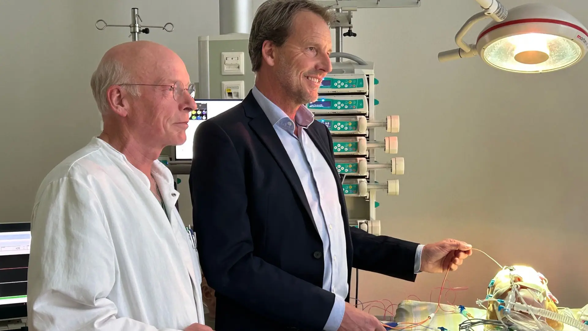 Sonde gegen Hirnschäden: FFG spendet für Flensburger Klinik