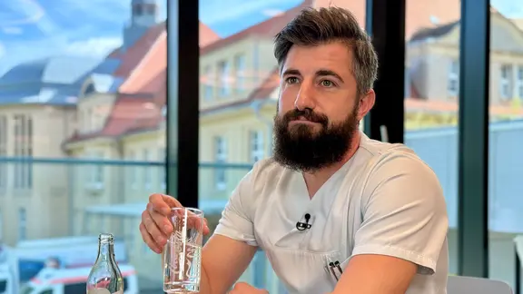 Der Rostocker Arzt Amar Mardini in der Rostocker Universitätsklinik