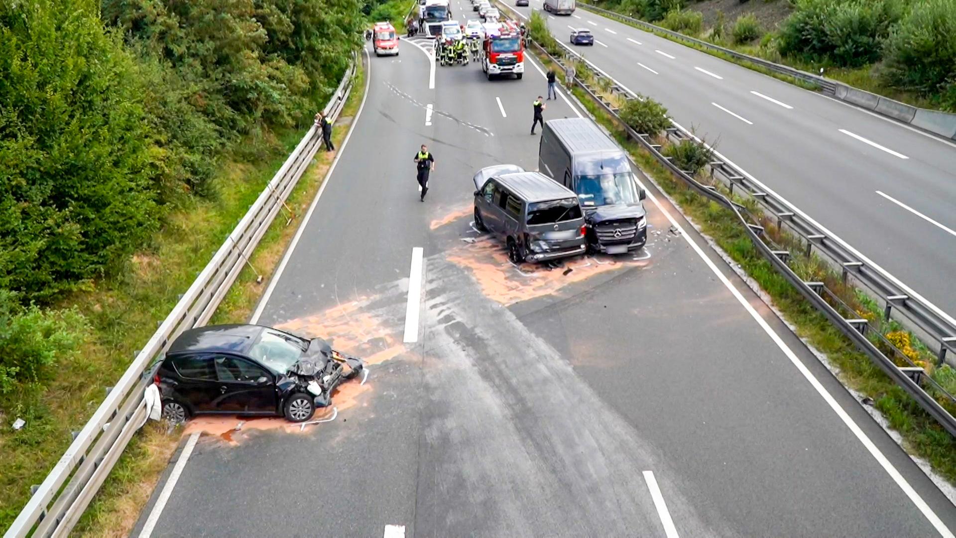 Drei FAhrzeuge nach einem Unfall auf der A30 bei Bissendorf | Nord-West-Media TV
