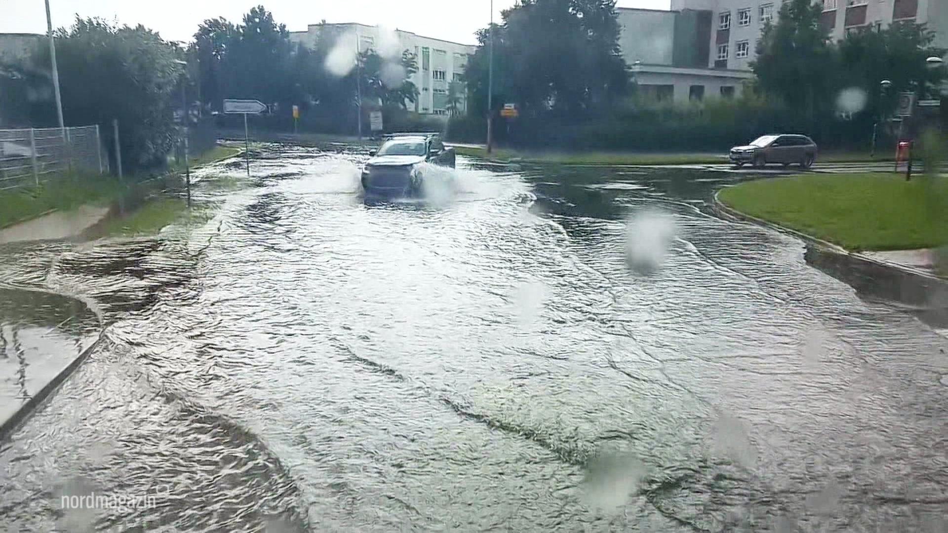 Unwetter in Rostock sorgt für Überschwemmungen