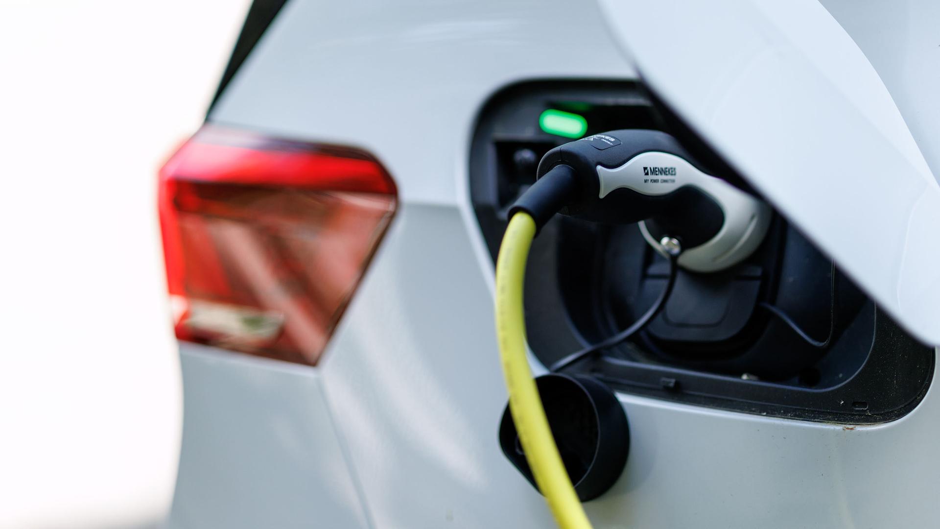 Neuzulassungen bei E-Autos: Niedersachsen verliert Spitzenplatz