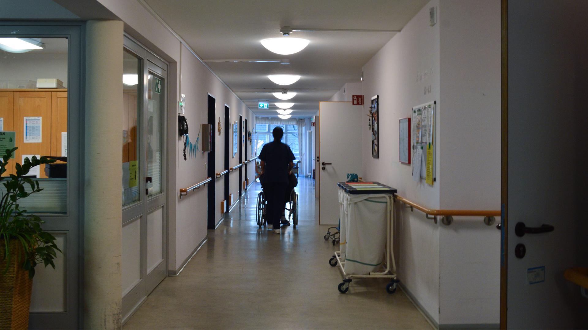 Not in der Pflege: Viele altern, doch es gibt zu wenige Azubis