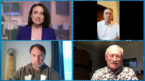 Moderatorin Monika Niedzielski spricht mit Unfallforscher Siegfried Brockmann, Fahrsicherheitstrainer Bernd Ackermann und Rentner Dieter Buch über das Thema "Senioren am Steuer".