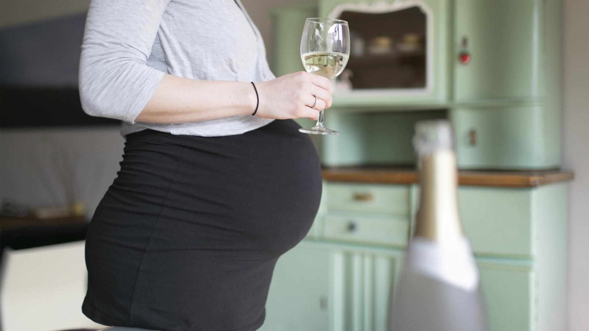 Alkohol in der Schwangerschaft: Lebenslange Folgen für Kinder