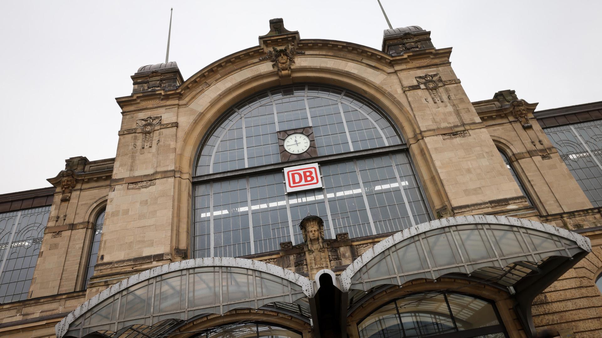 Hamburgs Dammtor-Bahnhof erwacht langsam wieder zum Leben