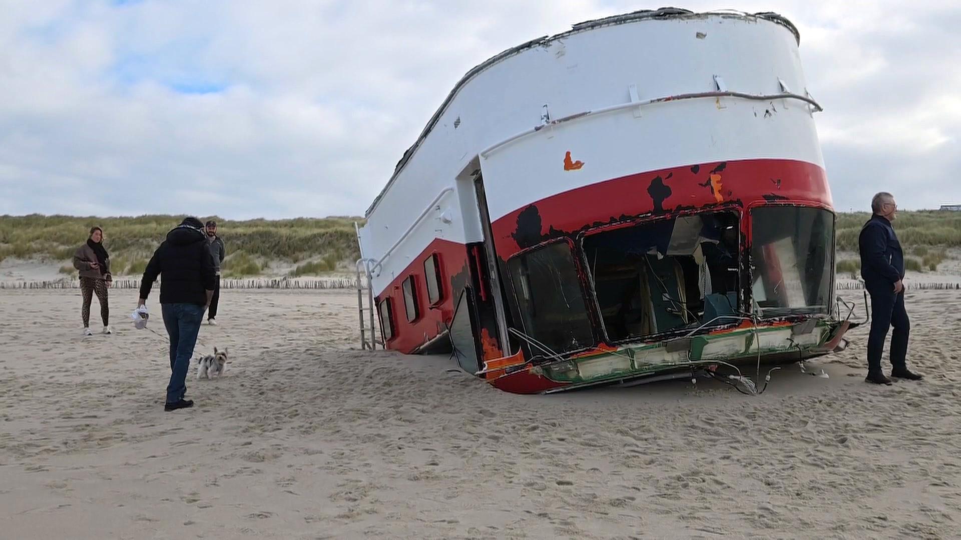 Schiffswrack auf Sylt: Teile des gesunkenen Lotsenboots angespült