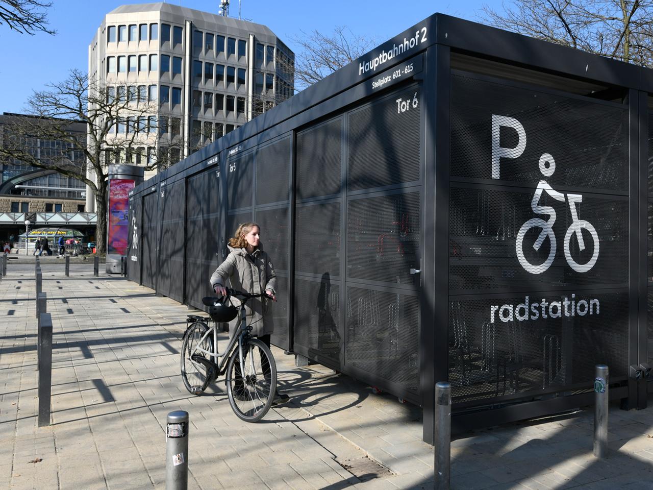 Radstation mit 120 gesicherten Pltze am Hauptbahnhof