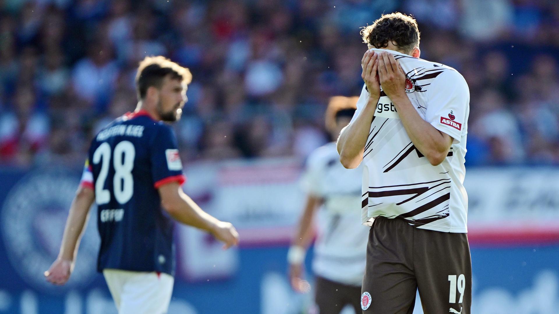 St. Pauli vergibt Sieg gegen Holstein Kiel im Nordduell