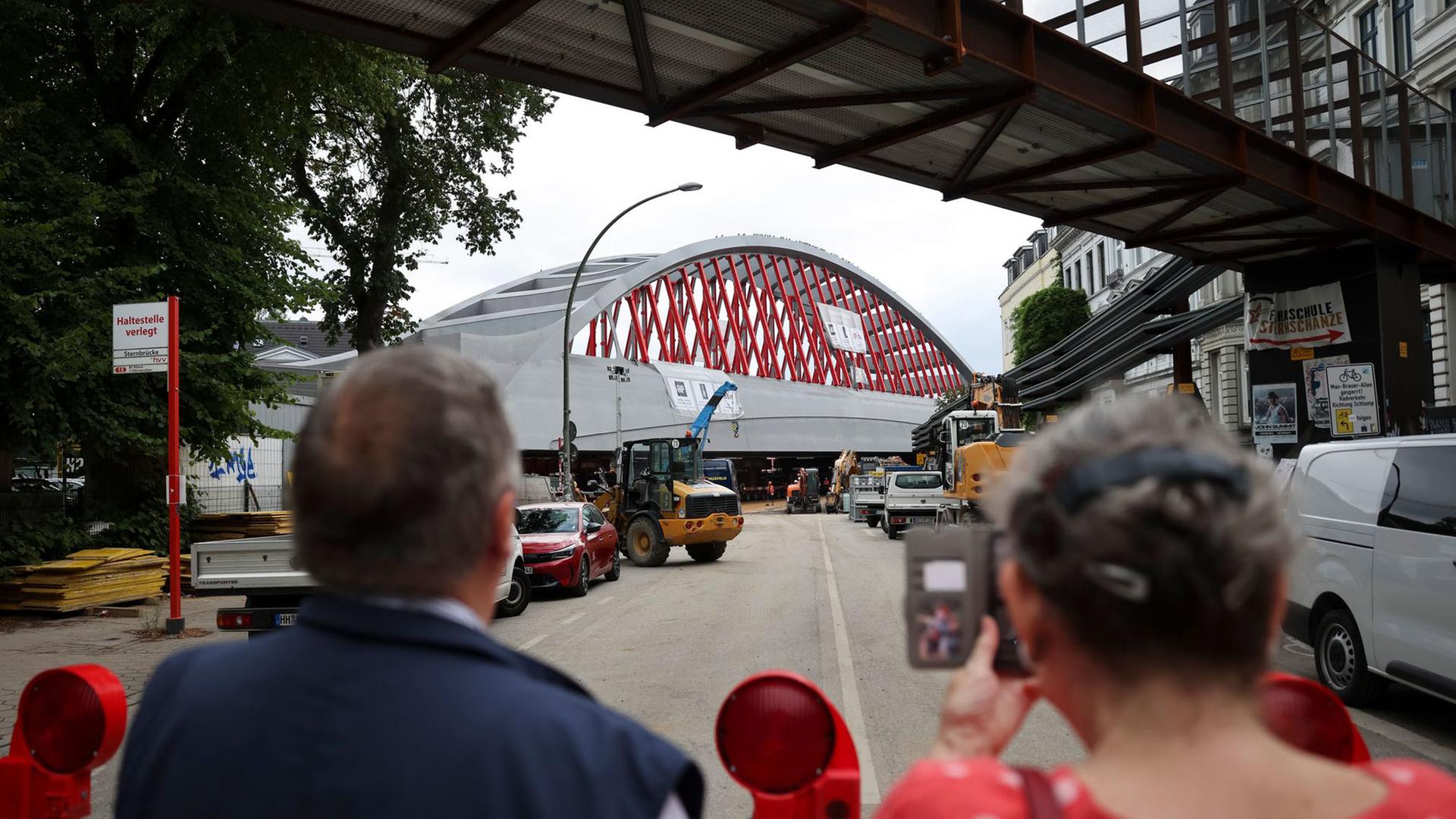 Der Rohbau der neuen SternbrÃ¼cke ist an ihrem Ziel angekommen. | Christian Charisius/dpa