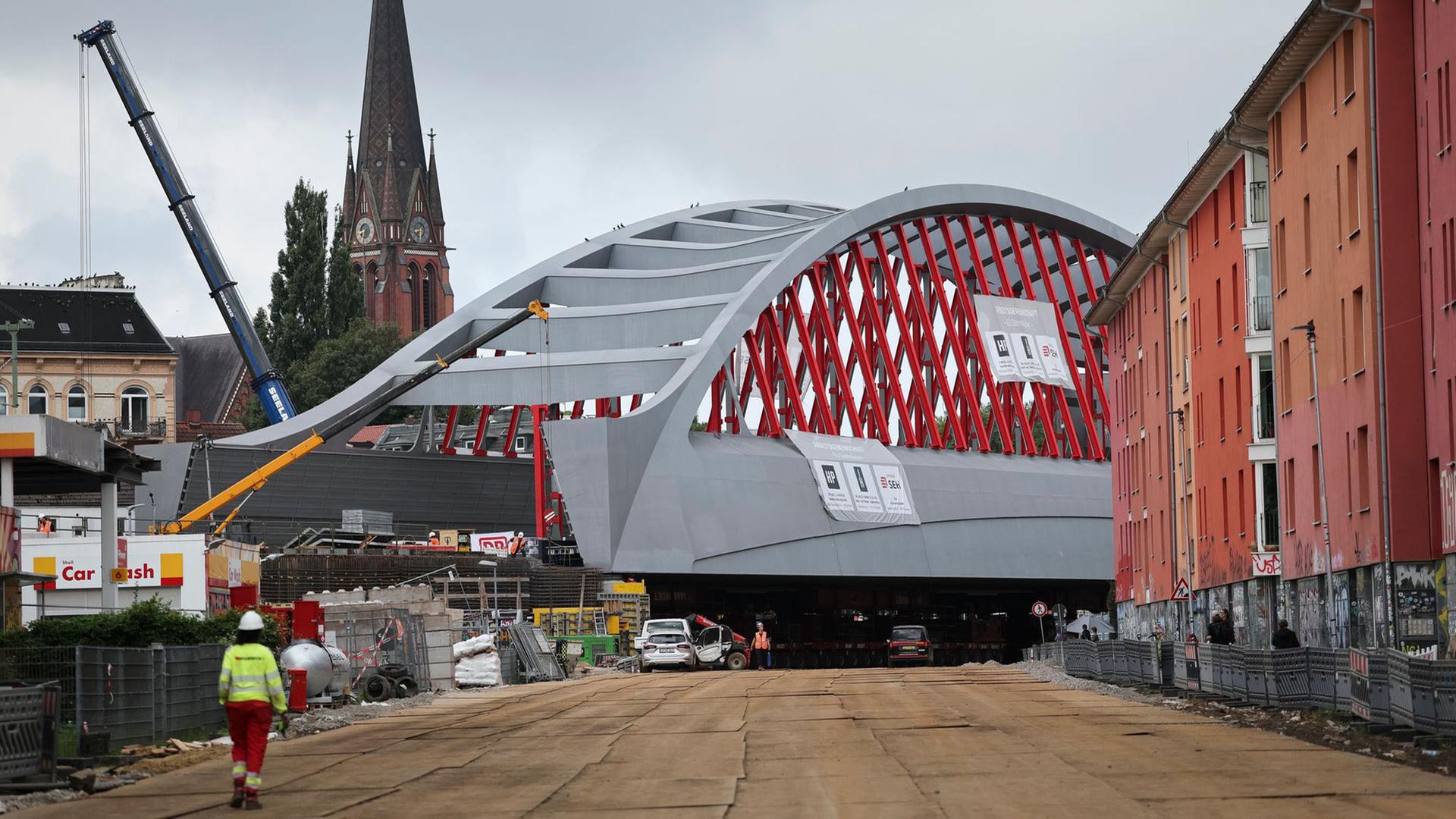 Neue Sternbrücke in Hamburg ist eingebaut