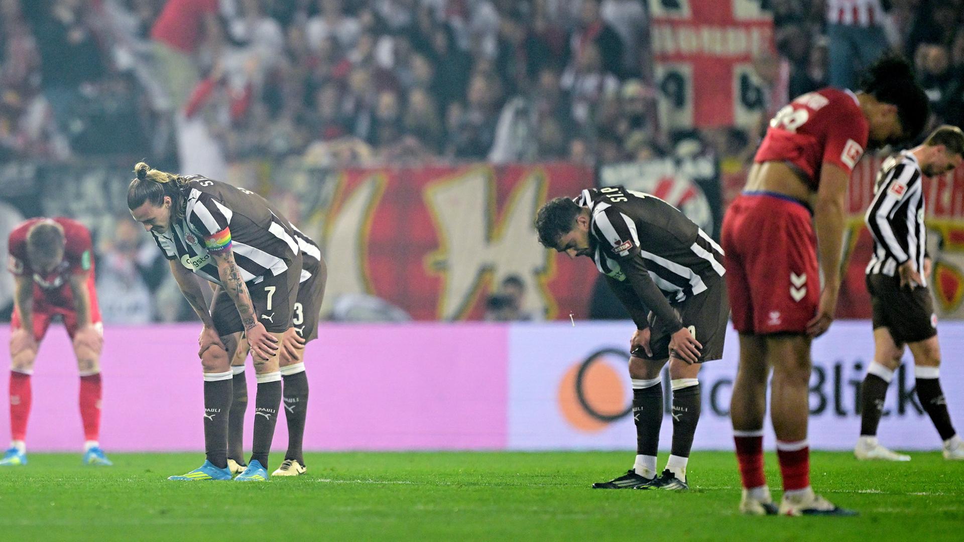 St. Paulis Spieler sind enttäsucht | Witters/Leonie Horky