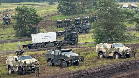 Die Bundeswehr in Garlstedt zeigte seine Fähigkeiten in zwei Shows. | Bundeswehr, Maderhonian Die Dynamik der Kleiderprobe zeigt sich mit dem schweren Gerät der Bundeswehr