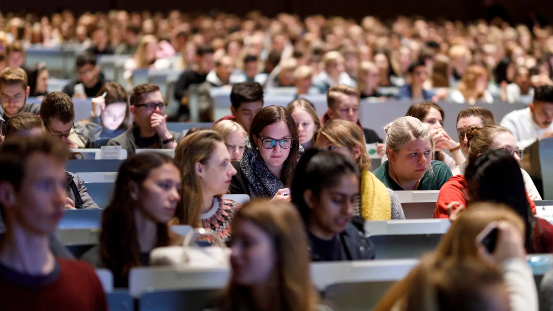 Difficult job search: Young people struggle to start their careers