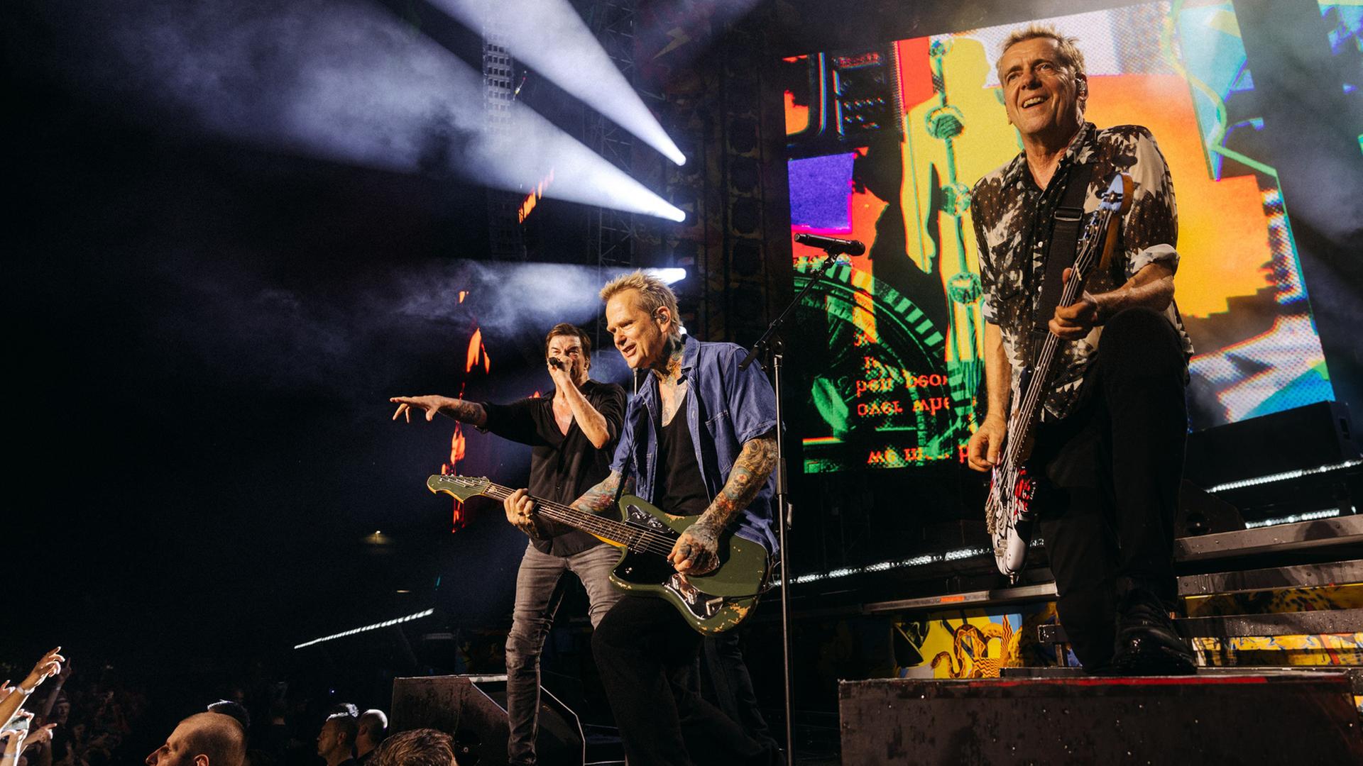 Die Toten Hosen spielen auf der Bühne vor 65.000 Menschen | Bastian Bochinski