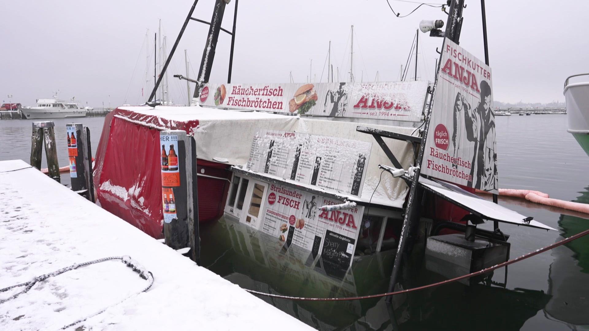 Stralsund: Fischbrötchenkutter im Hafen erneut gesunken