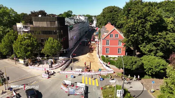 Luftaufnahme zeigt die Straßenbaustelle in der Hamburger Elbchaussee.