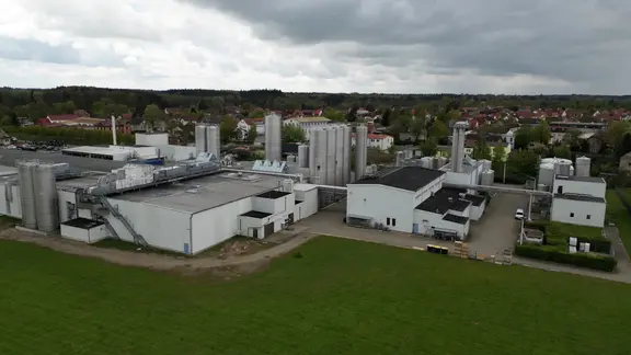 Die Käserei in Dargun liegt am Rand der kleinen Stadt.