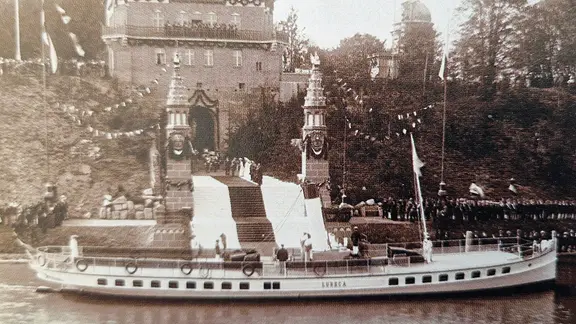 Der Dampfer "Lubeca" am Kaisertor in Lübeck, 1900