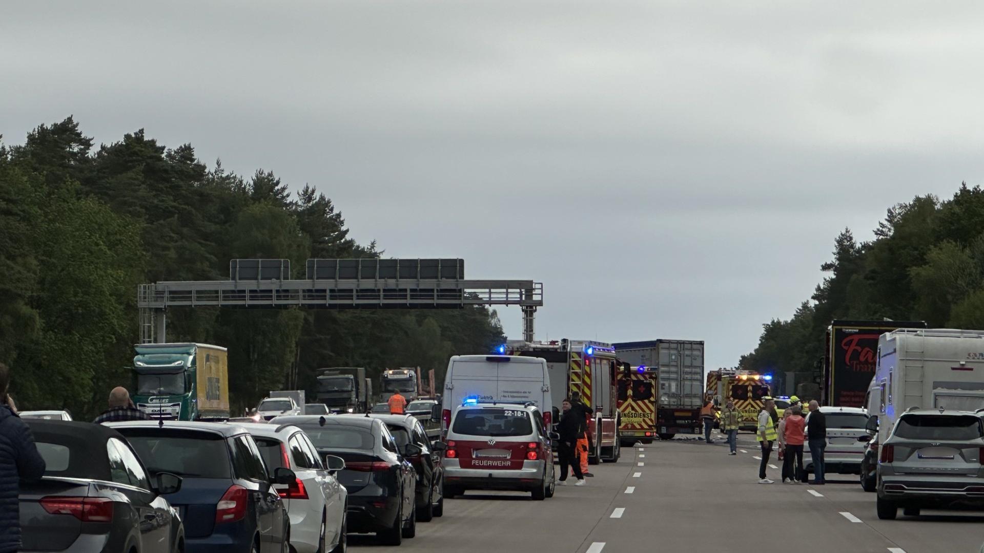 A7 heute: Schwerer Lkw-Unfall sorgt für Vollsperrung