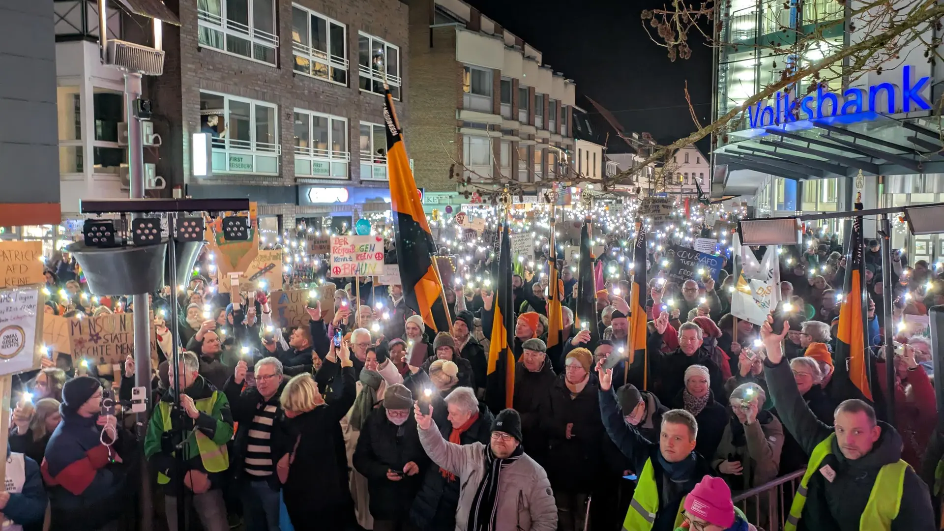 Demo gegen Rechtsruck: Tausende demonstrieren in Lingen | ndr.de