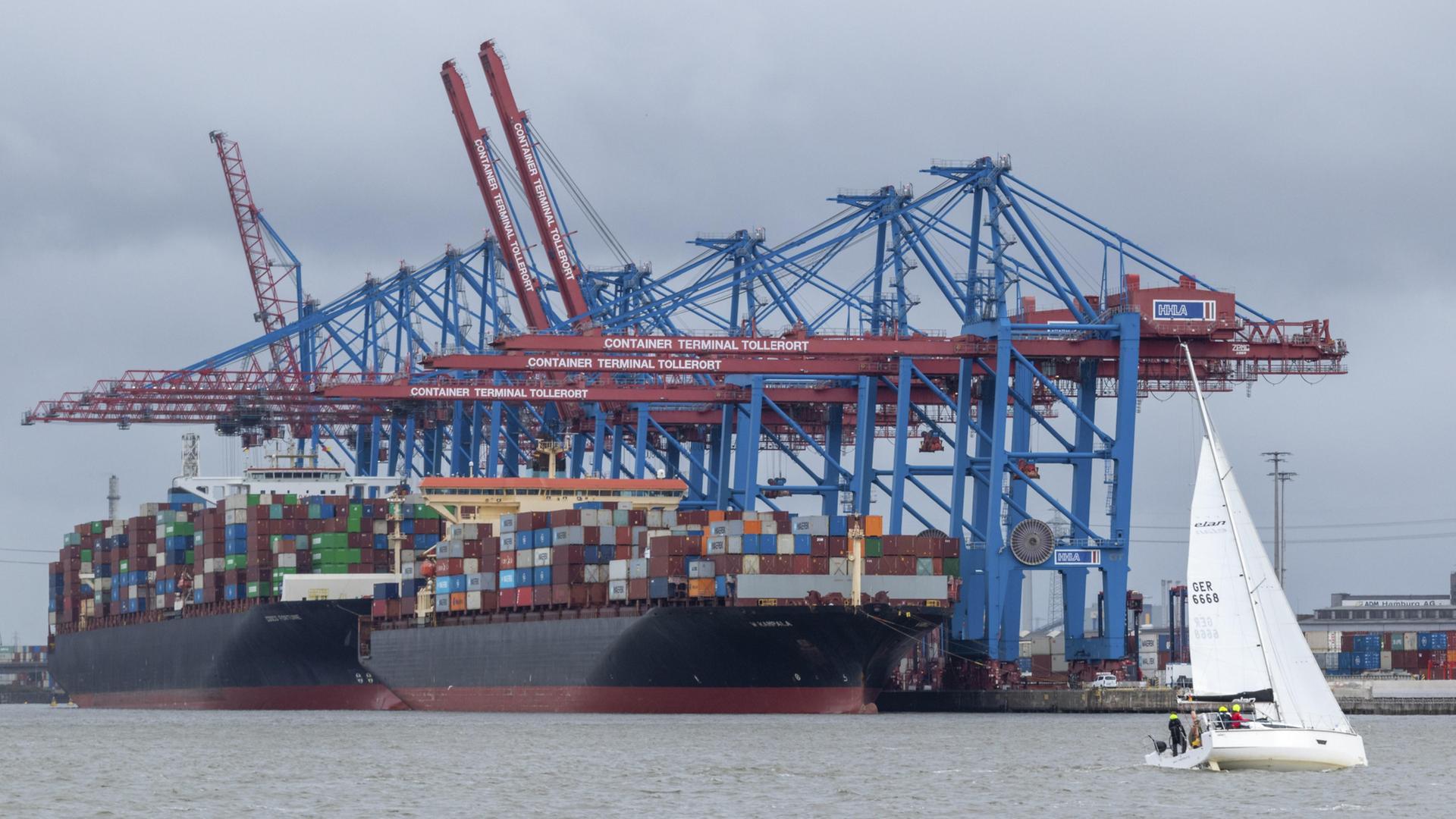 Containerumschlag im Hamburger Hafen wächst