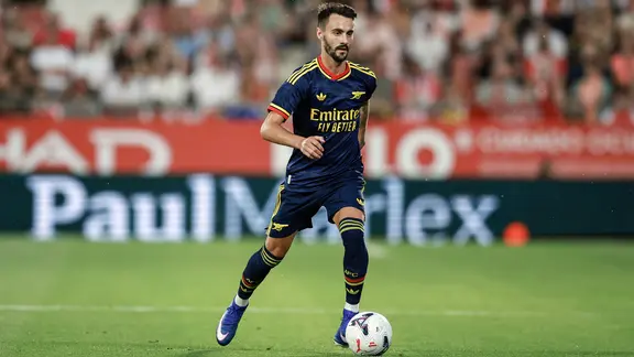 HSV Neuzugang Fabio Vieira am Ball