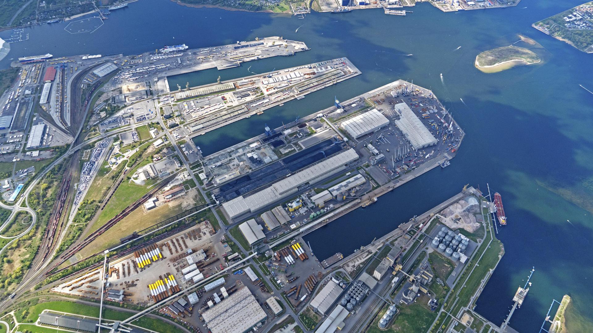 Halbjahresbilanz Rostocker Hafen: Weiter auf Wachstumskurs