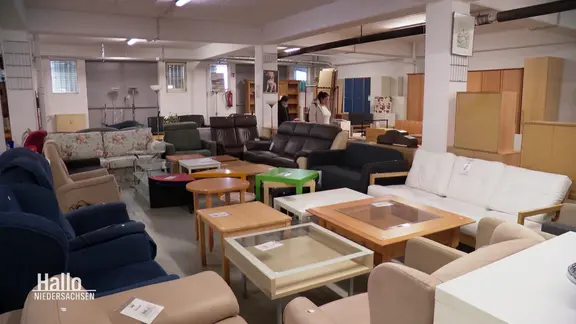 Der Ausstellungsraum eines Secondhand-Kaufhauses.