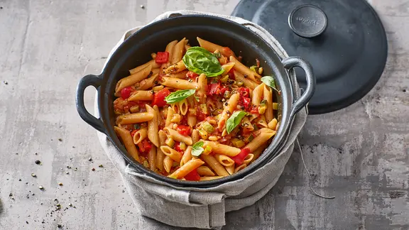 One-Pot-Pasta mit Tomaten und Basilikum