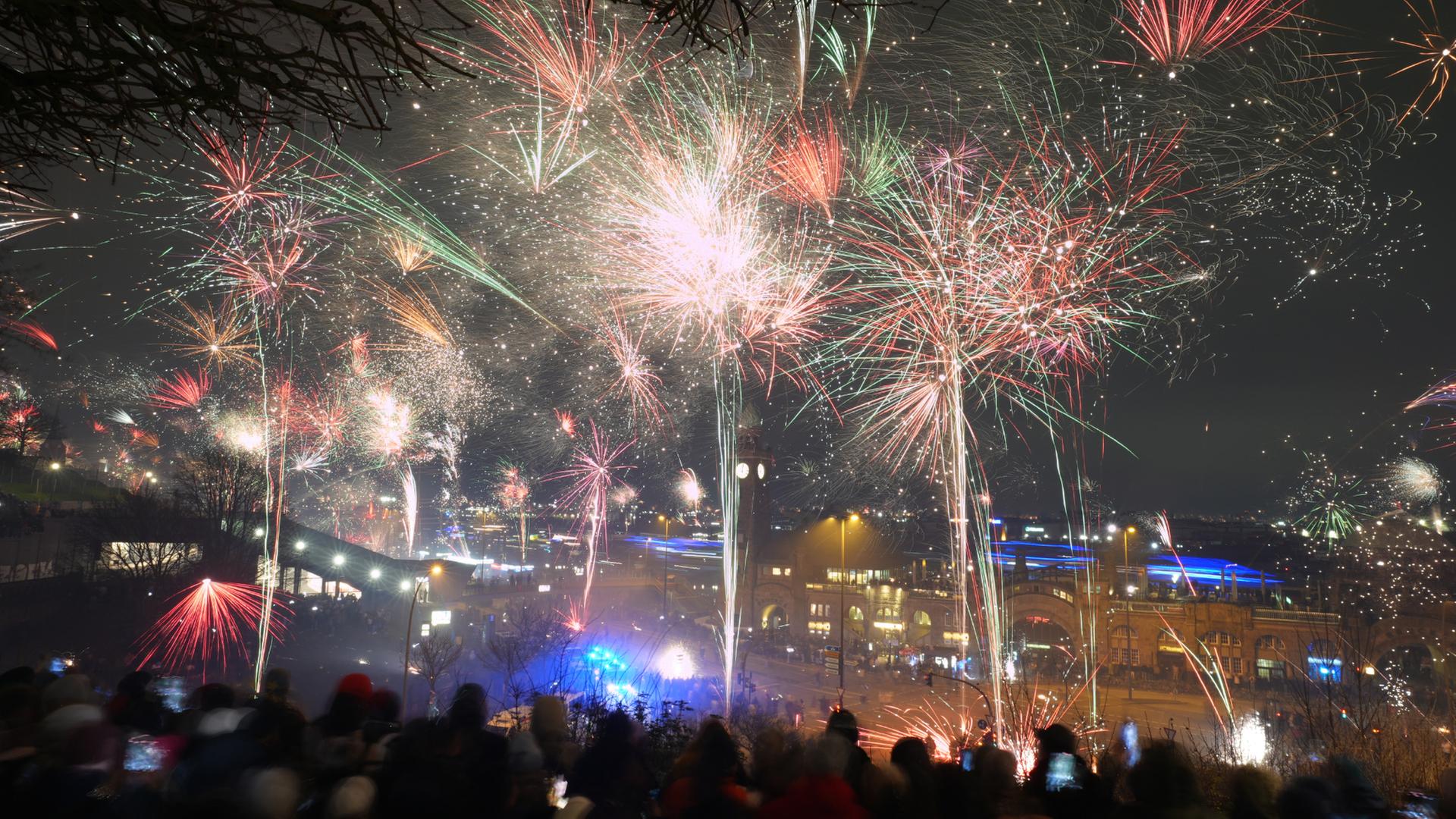 Kosten und ein „Masseproblem“: Kritik an Silvestershow in Hamburg