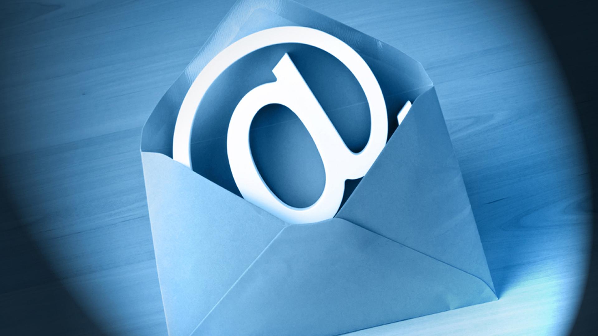 Ein Briefumschlag mit einem @-Zeichen. IHK warnt vor Phishing-Mails. | fotolia, Gina Sanders