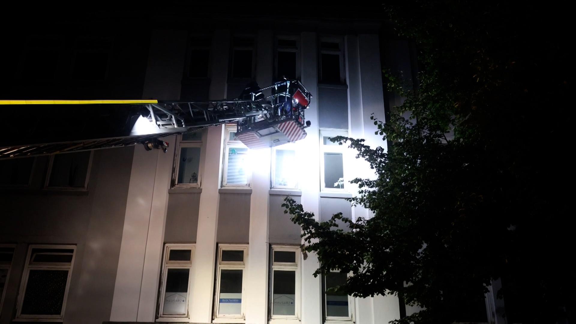 Wilhelmsburg: Fassadenteile aus Hauswand gebrochen