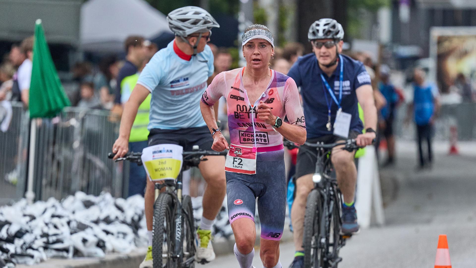 Laura Philipp beim Laufen auf der Lombardsbrücke | picture alliance, Georg Wendt
