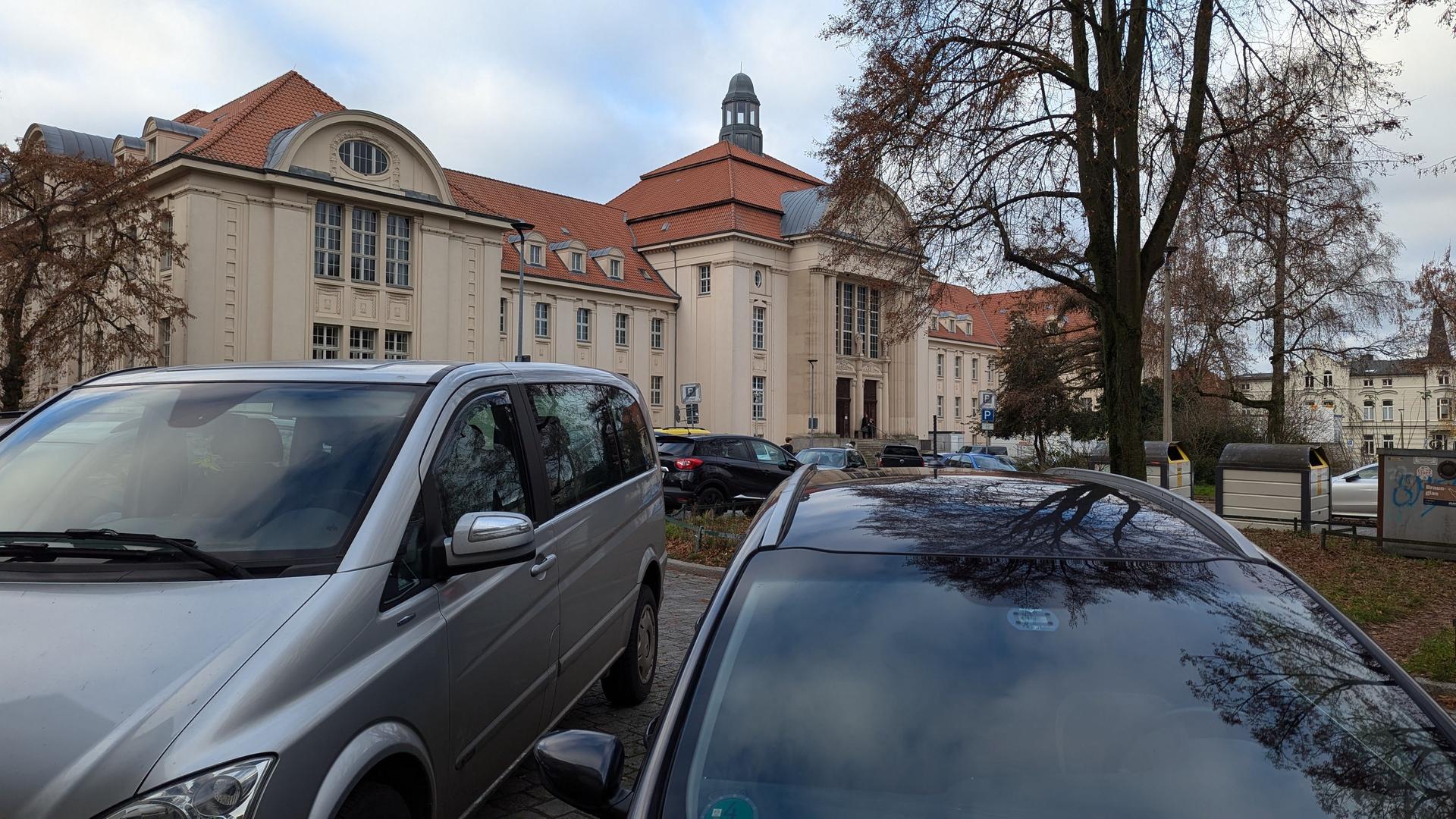 Landgericht Schwerin: 60-Jähriger wegen Veruntreuung angeklagt