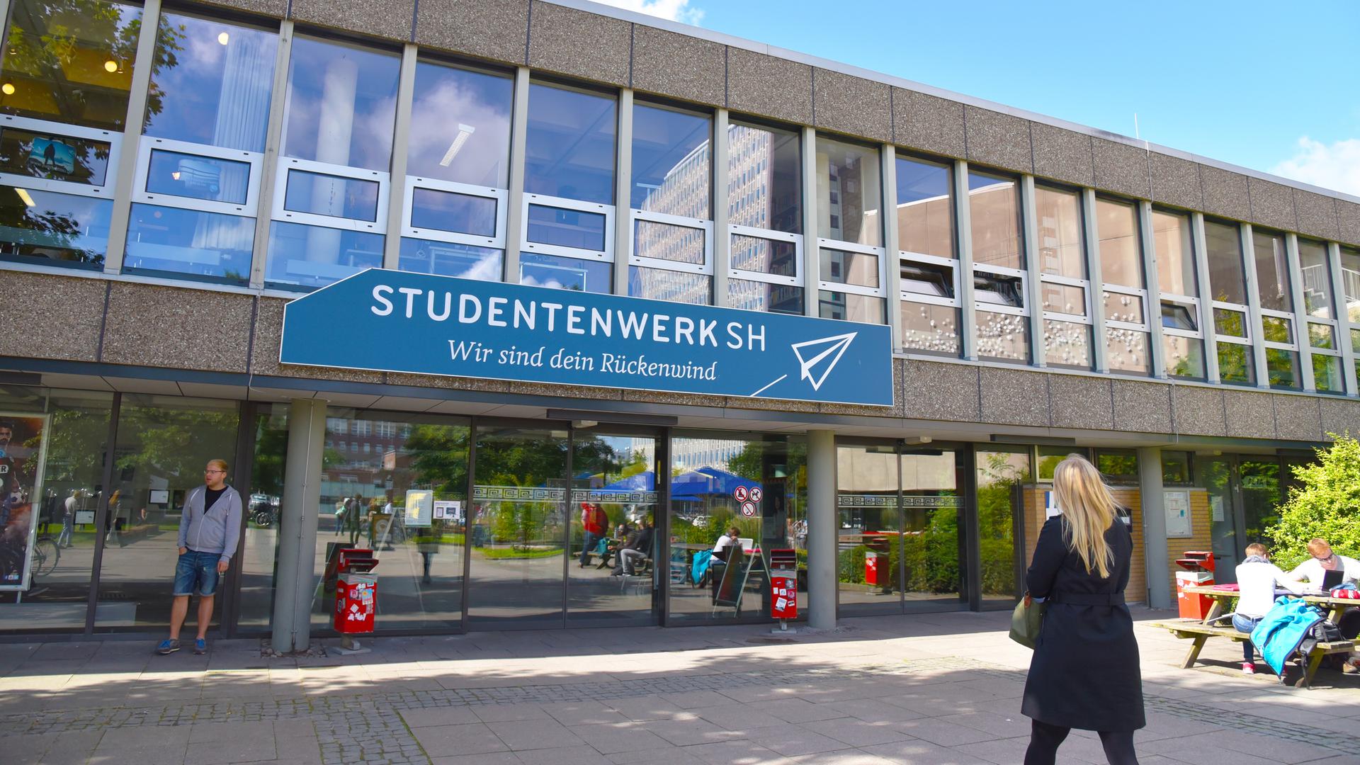 Kritik an neuer Verwaltungsgebühr: Studenten protestieren in Kiel