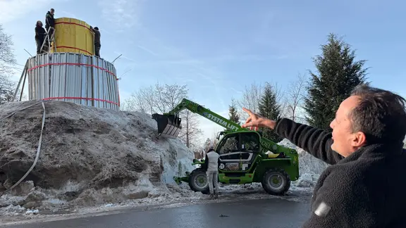 Campingplatz-Crew in Hahnenklee baut XXL-Schneemann | ndr.de