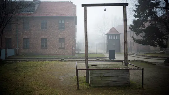 Galgeans auf dem Gelände des regulären Camps Auschwitz | NDR, Christian Spielmann Galgeans auf dem Gelände des regulären Lageres Auschwitz