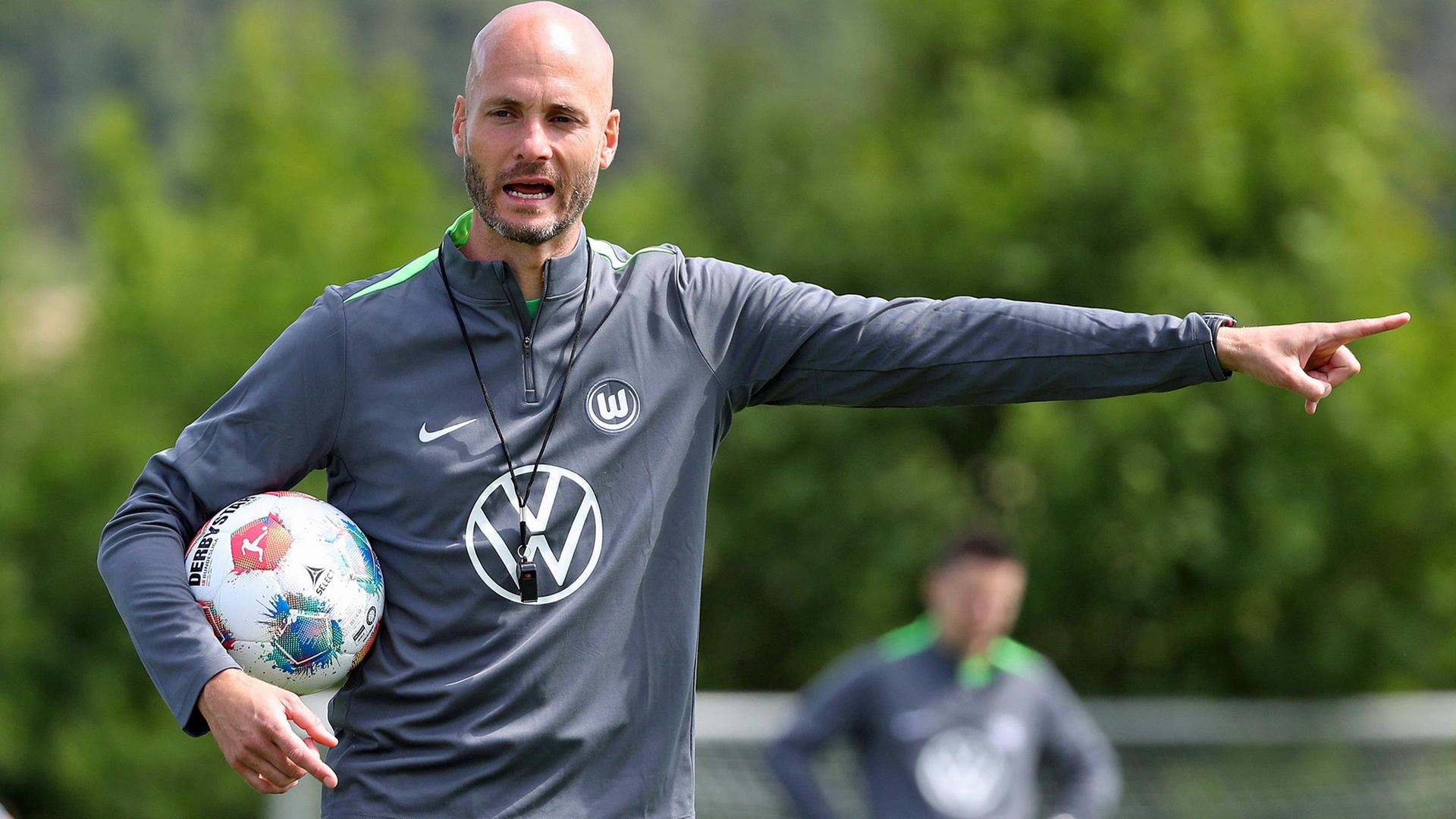 Paul Simonis, Trainer VfL Wolfsburg | IMAGO / regios24