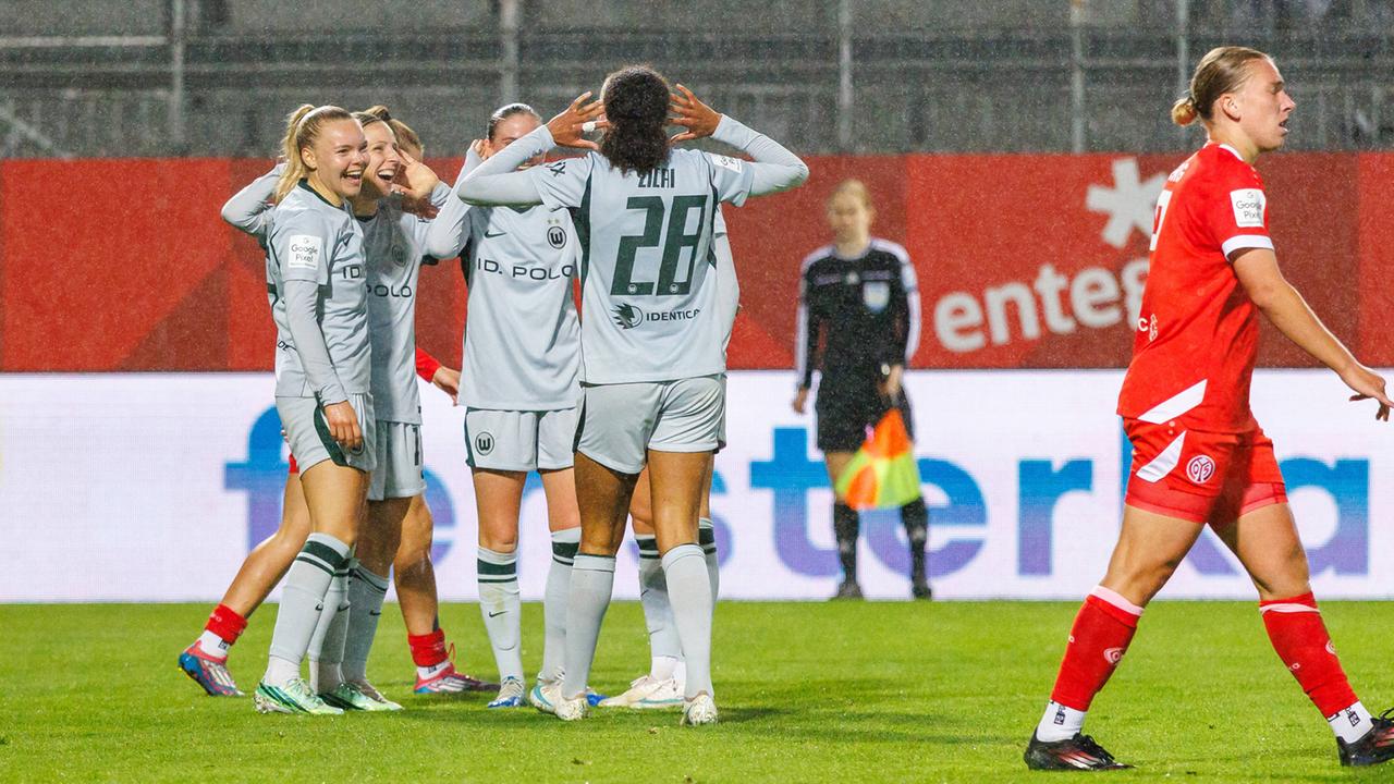 Wolfsburgerinnen gewinnen 5:0 in Mainz und sind für eine Nacht wieder Tabellenführer