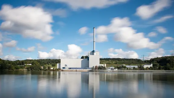Geesthacht: Das Kernkraftwerk Krümmel an der Elbe.