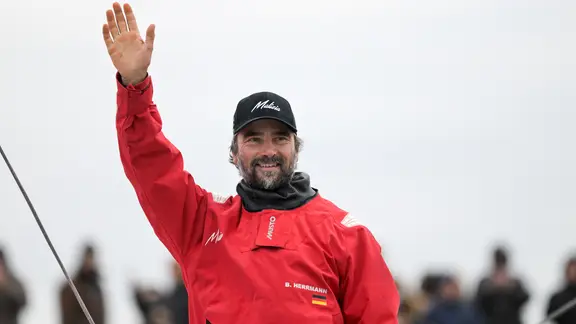 Boris Herrmann auf seiner Malizia in Les Sables-d'Olonne
