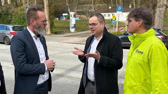 Schleswig-Holsteins Wirtschaftsminister Claus Ruhe Madsen trifft sich mit Vertretern der Umweltverbände. | NDR, Constantin Gill Schleswig-Holsteins Wirtschaftsminister Claus Ruhe Madsen trifft sich mit Vertretern der Umweltverbände.