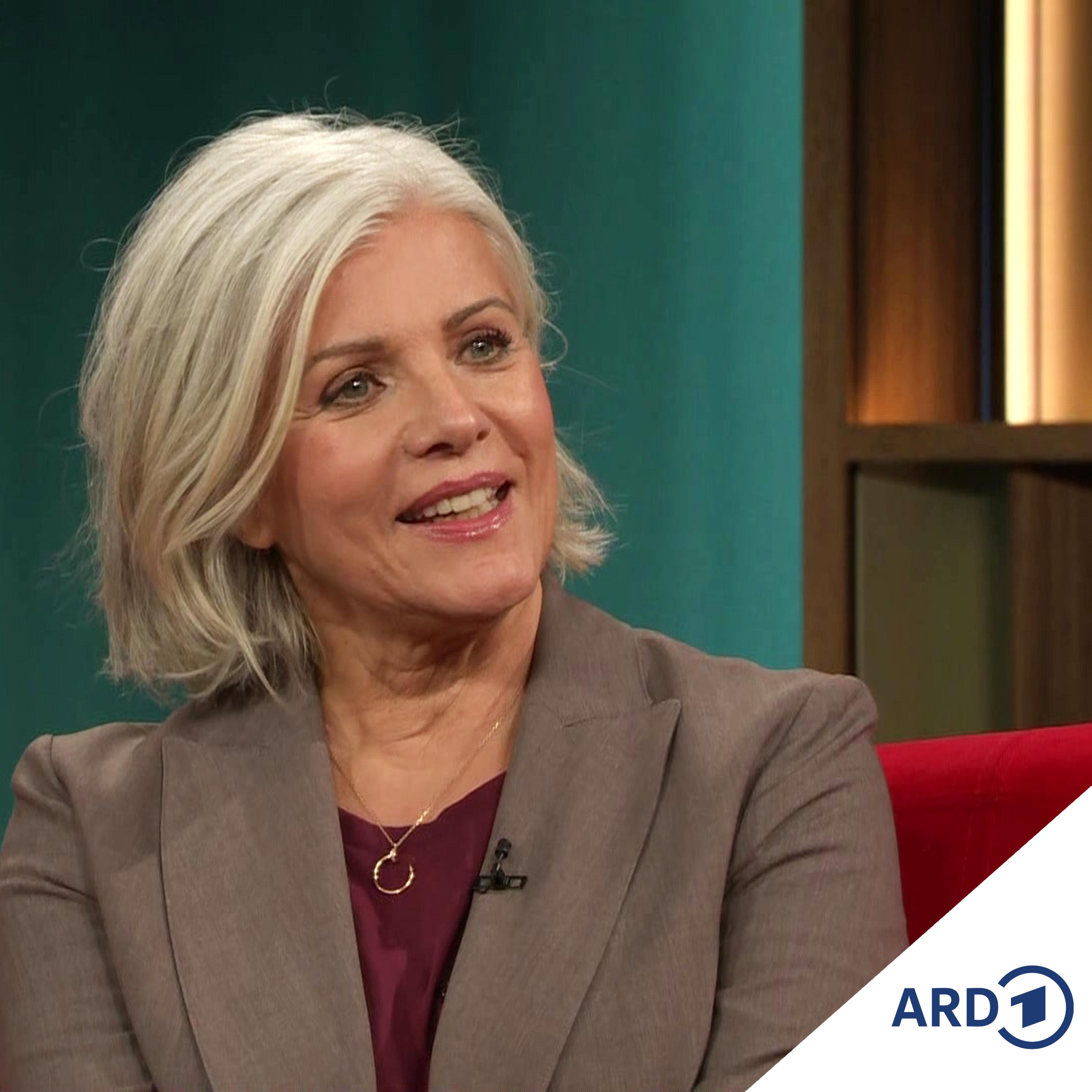 Moderatorin Birgit Schrowange im Talk mit Inka Schneider