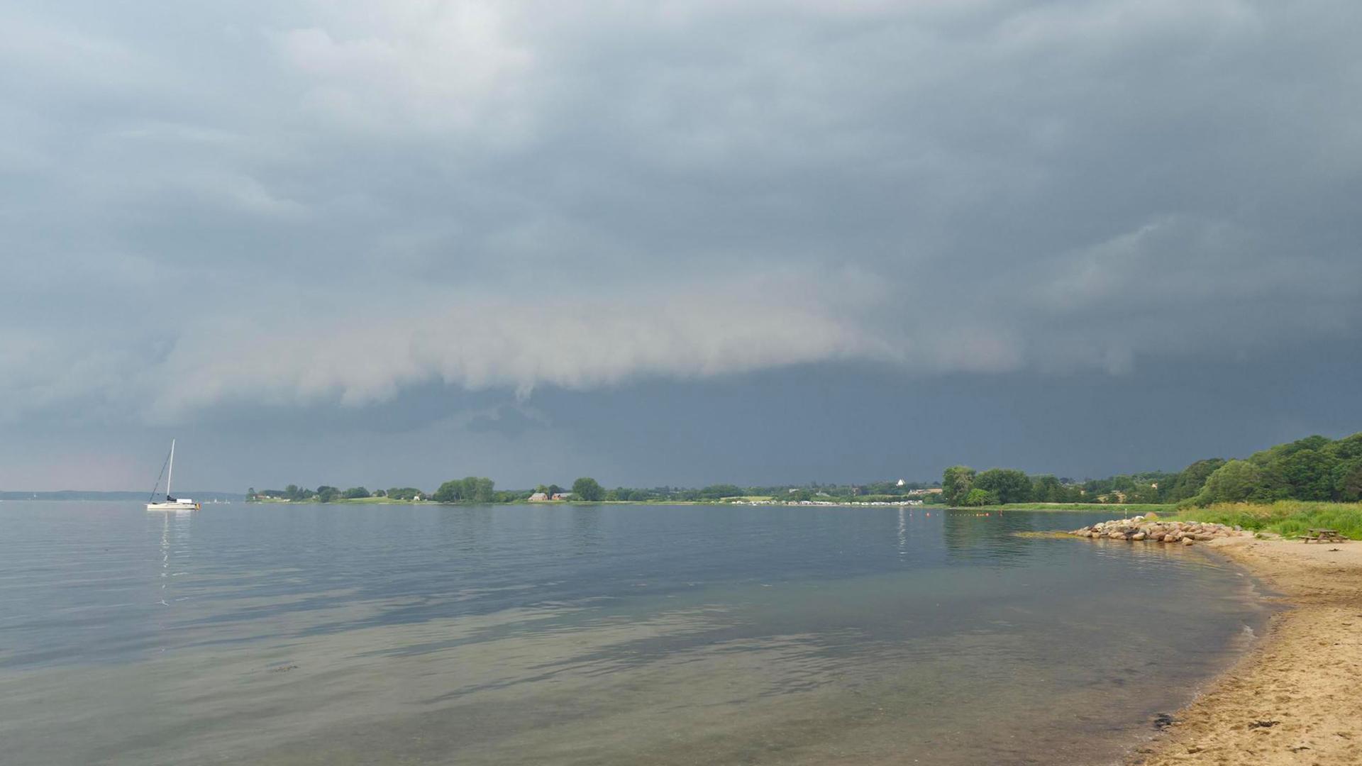 Hitze im Norden: Nach Temperaturrekorden weitere Gewitter und Schauer