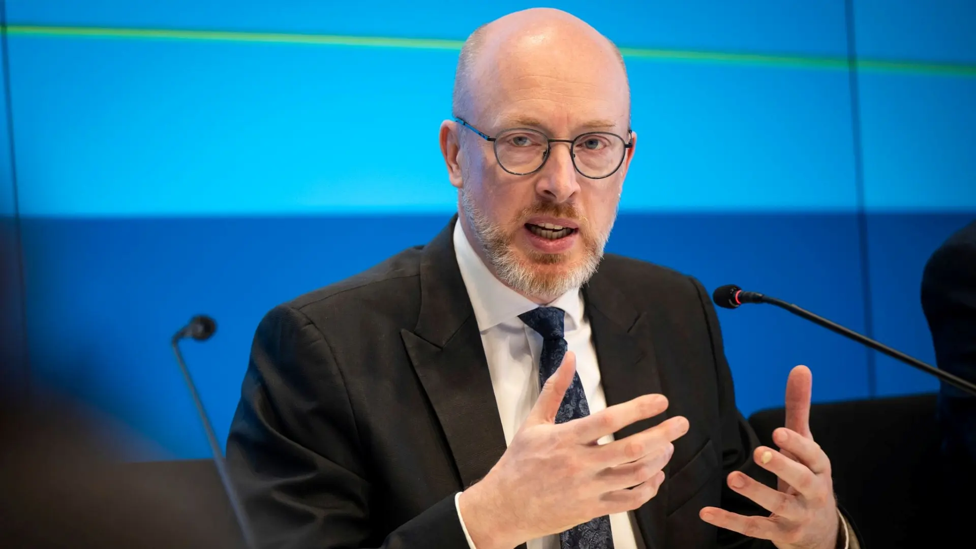 Polizei-Gewerkschaft warnt vor Dauerbelastung und drohendem “Systemkollaps“ - Minister widerspricht